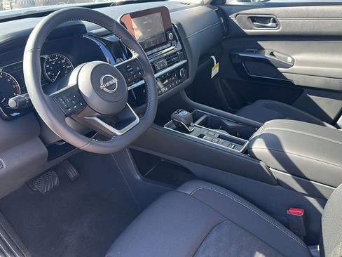 New 2025 Nissan Pathfinder SV w/ SV Premium Package image 9