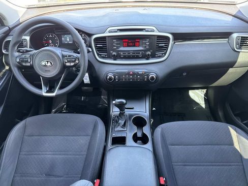 Used 2017 Kia Sorento L FWD image 19