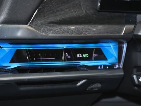 Used 2024 BMW 740i xDrive 740i xDrive image 36