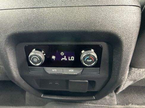 Used 2024 Chevrolet Traverse LT image 15