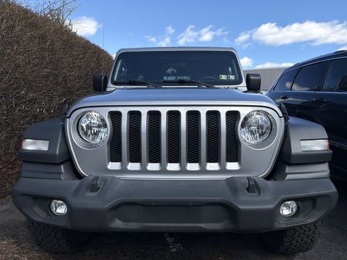Used 2018 Jeep Wrangler Unlimited Sport S image 2