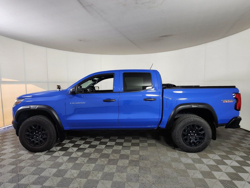Used 2025 Chevrolet Colorado Trail Boss AWD/4WD image 4