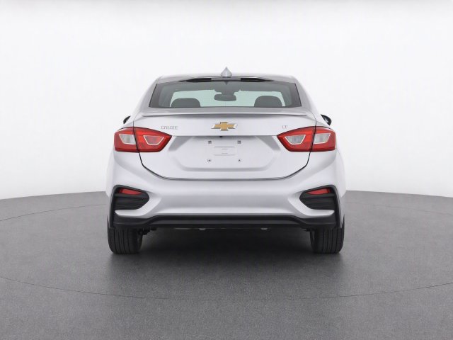Used 2018 Chevrolet Cruze LT FWD image 4
