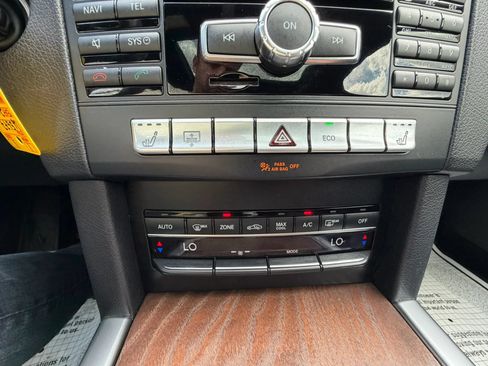 Used 2015 Mercedes-Benz E 350 4MATIC Sedan image 29