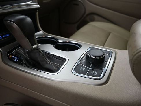 Used 2017 Jeep Grand Cherokee Overland image 28