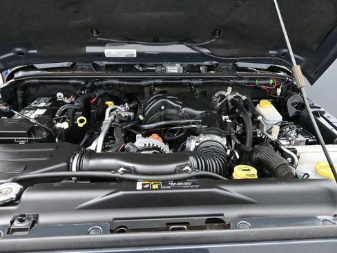 Used 2017 Jeep Wrangler Unlimited Sahara w/ Connectivity Group image 25