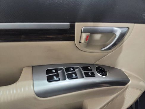 Used 2010 Hyundai Santa Fe Limited image 12