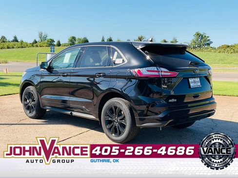Used 2024 Ford Edge SE w/ Black Appearance Package image 5