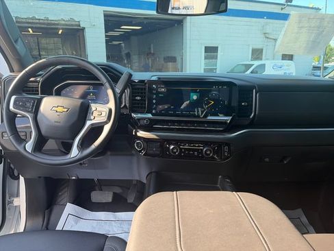 Used 2025 Chevrolet Silverado 2500 LT w/ Z71 Chrome Sport Edition AWD/4WD image 12