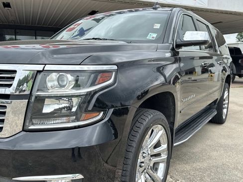 Used 2019 Chevrolet Suburban Premier RWD image 6