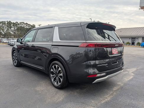 Used 2022 Kia Carnival EX image 6