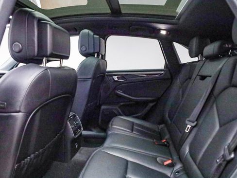 Certified 2025 Porsche Macan image 23