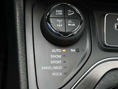 Used 2022 Jeep Cherokee Trailhawk w/ Premium Leather Package image 23