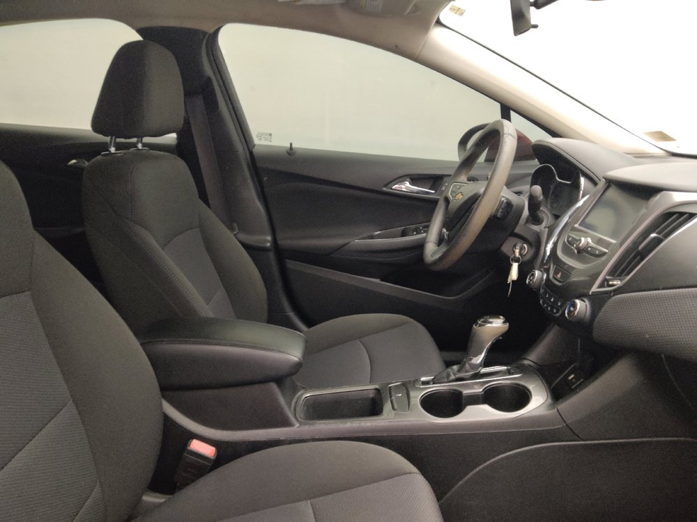 Used 2017 Chevrolet Cruze LT FWD image 21