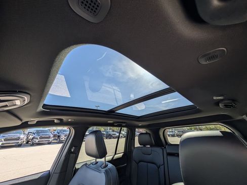 New 2025 Jeep Grand Cherokee Limited image 3