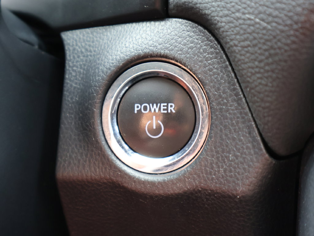 Used 2025 Toyota RAV4 XLE AWD/4WD image 30