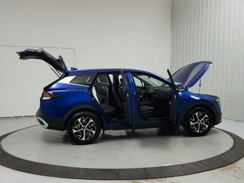 Used 2025 Kia Sportage EX FWD image 16