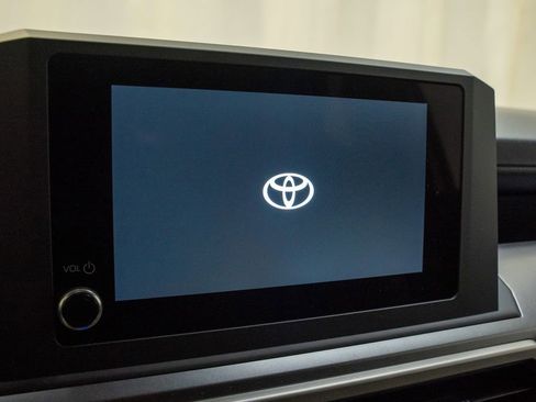 Used 2025 Toyota 4Runner TRD Off-Road image 13