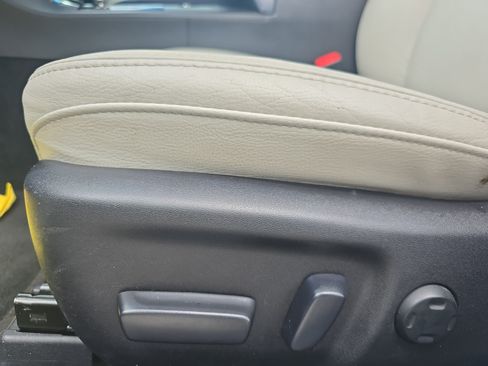 Used 2014 Toyota Avalon XLE Touring FWD image 26