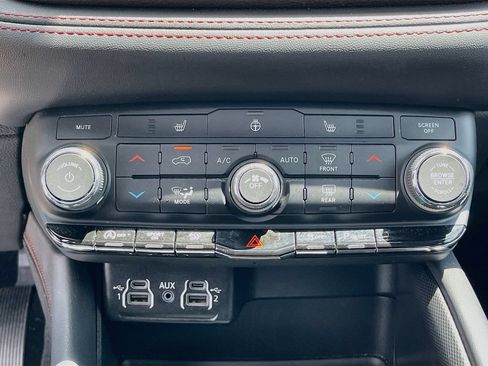 Used 2025 Dodge Durango GT AWD/4WD image 24