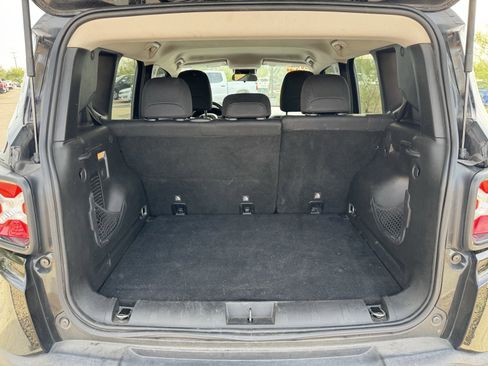 Used 2019 Jeep Renegade Altitude w/ Quick Order Package 2XM image 12