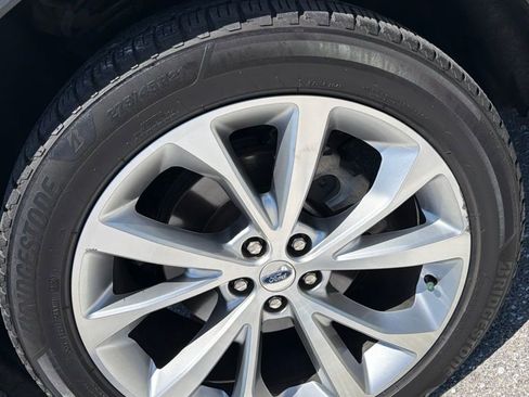 Used 2021 Ford Explorer Platinum w/ Equipment Group 601A AWD/4WD image 9