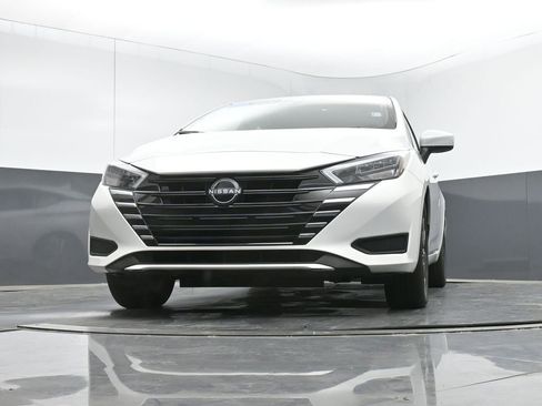 Used 2025 Nissan Versa SV image 32