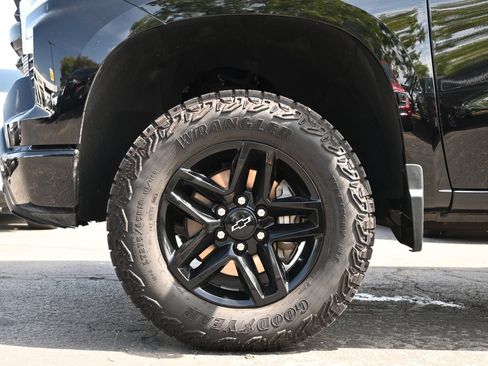 Used 2024 Chevrolet Silverado 1500 LT Trail Boss w/ LT Trail Boss Premium Package AWD/4WD image 28