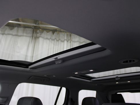 Used 2023 GMC Acadia SLT w/ Elevation Edition image 26