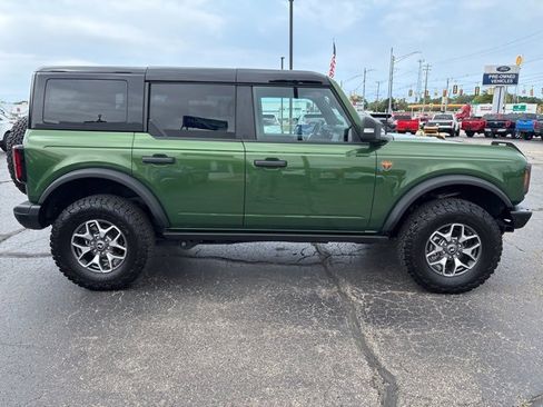 Used 2024 Ford Bronco Badlands image 8