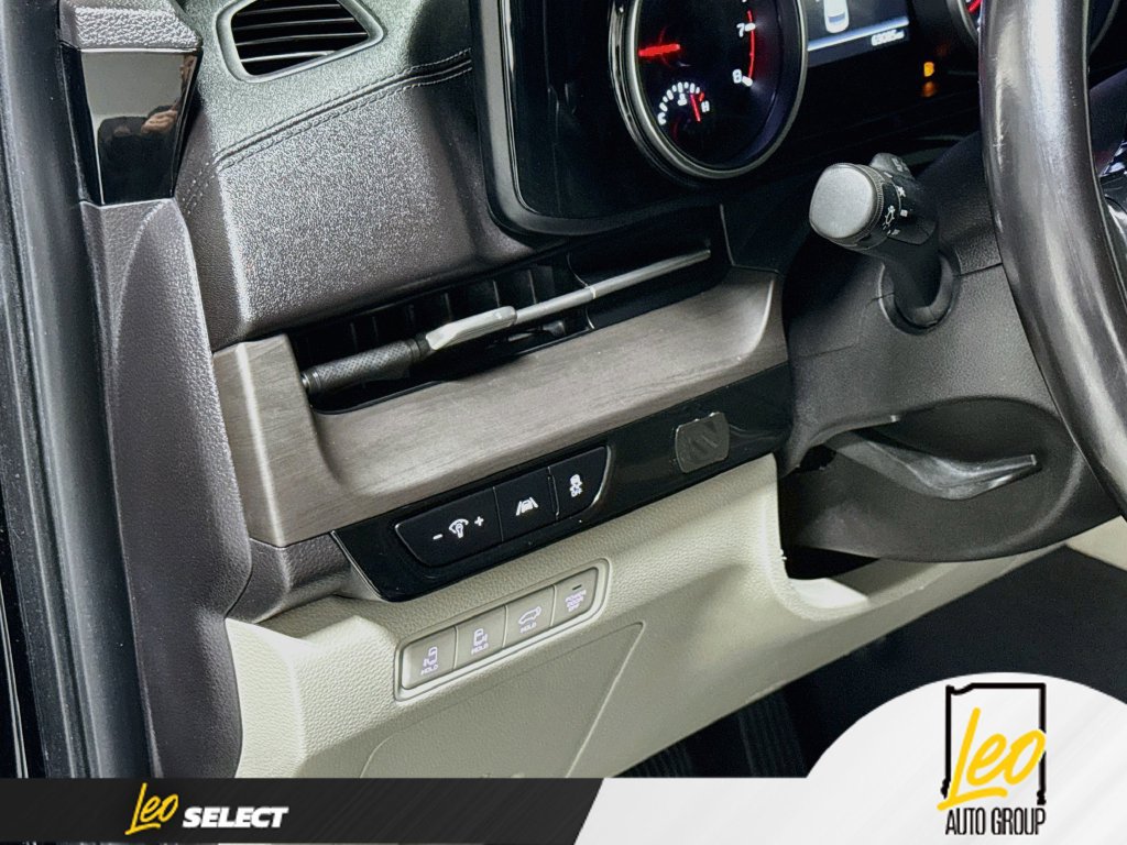 Used 2022 Kia Carnival EX FWD image 13