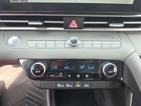 Used 2024 Hyundai Elantra SEL image 19