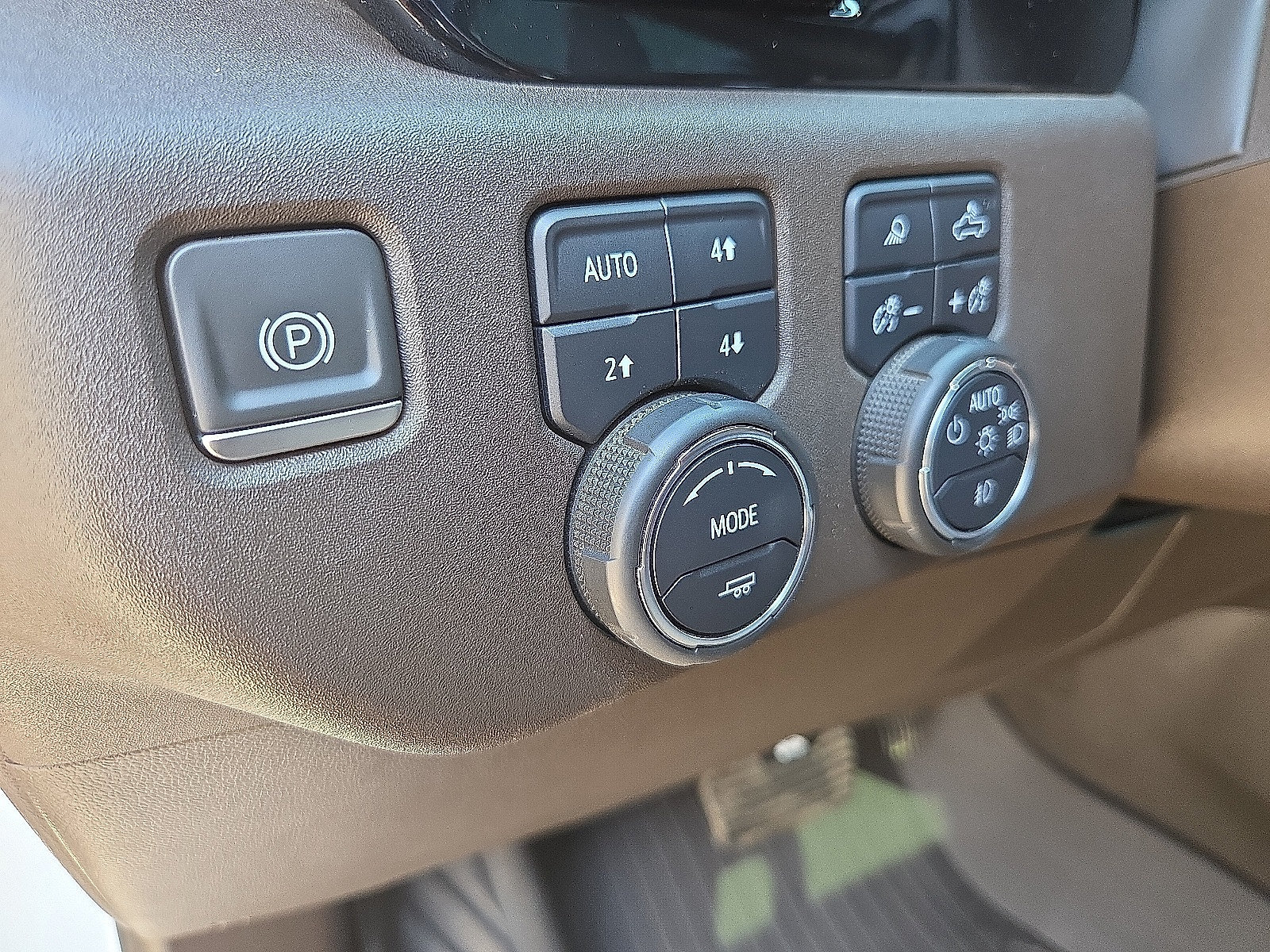 Used 2022 Chevrolet Silverado 1500 LTZ w/ LTZ Premium Package AWD/4WD image 11