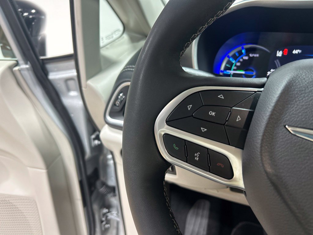 Used 2024 Chrysler Pacifica Limited FWD image 33