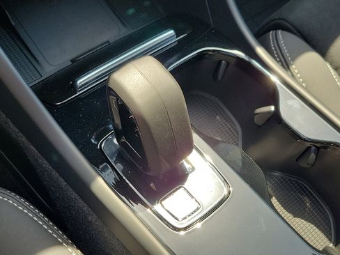 Used 2024 Volvo XC40 Recharge Plus w/ Protection Package Premier image 10