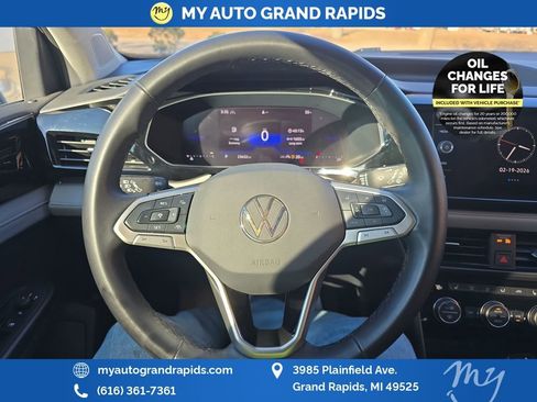 Used 2024 Volkswagen Taos SE image 13