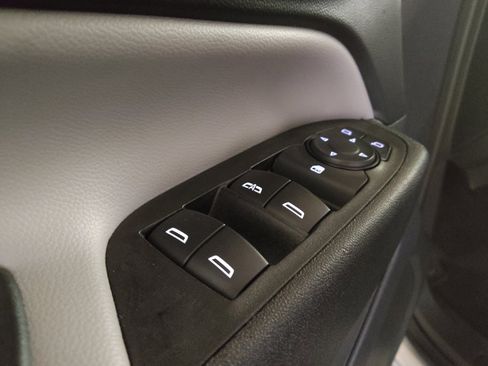 Used 2020 Chevrolet Equinox LT FWD image 27