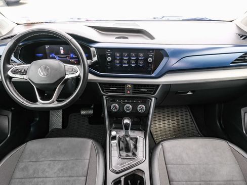 Used 2022 Volkswagen Taos SE w/ Driver Assistance Package FWD image 12