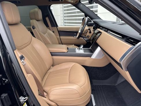 Certified 2025 Land Rover Range Rover SE image 10
