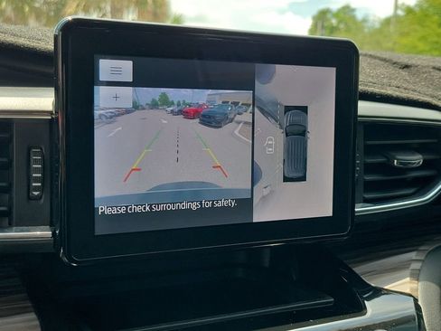 Used 2022 Ford Explorer Limited w/ Equipment Group 301A RWD image 25