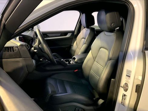 Used 2024 Porsche Cayenne Coupe image 5