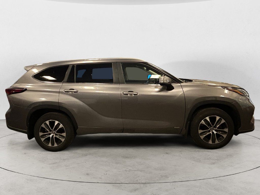 Used 2026 Toyota Highlander XLE AWD/4WD image 6