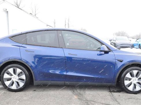 Used 2024 Tesla Model Y Long Range AWD/4WD image 7