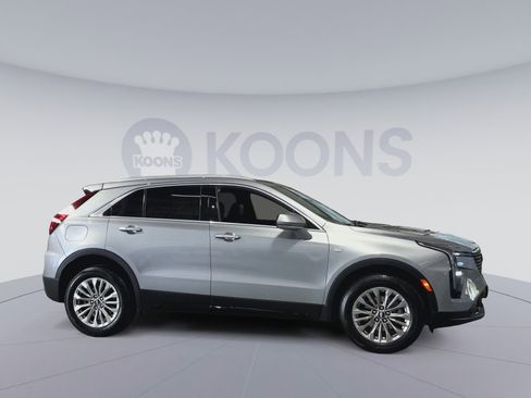 Used 2024 Cadillac XT4 Premium Luxury image 2