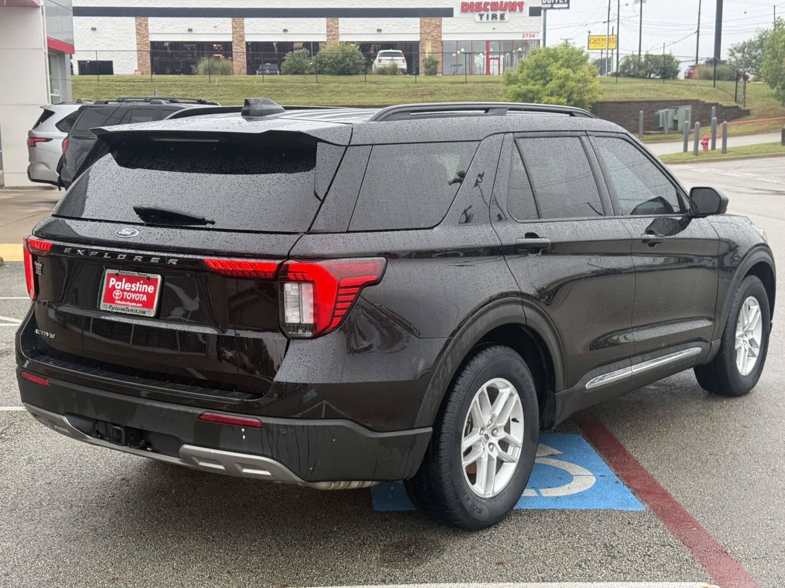 Used 2025 Ford Explorer Active w/ Active Comfort Package RWD image 2