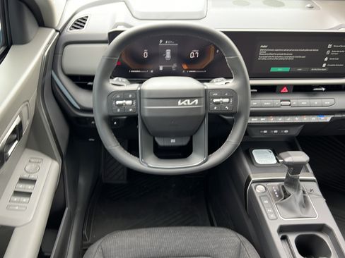 New 2027 Kia Seltos S FWD image 13