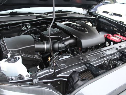 Used 2018 Toyota Tacoma TRD Off-Road image 41