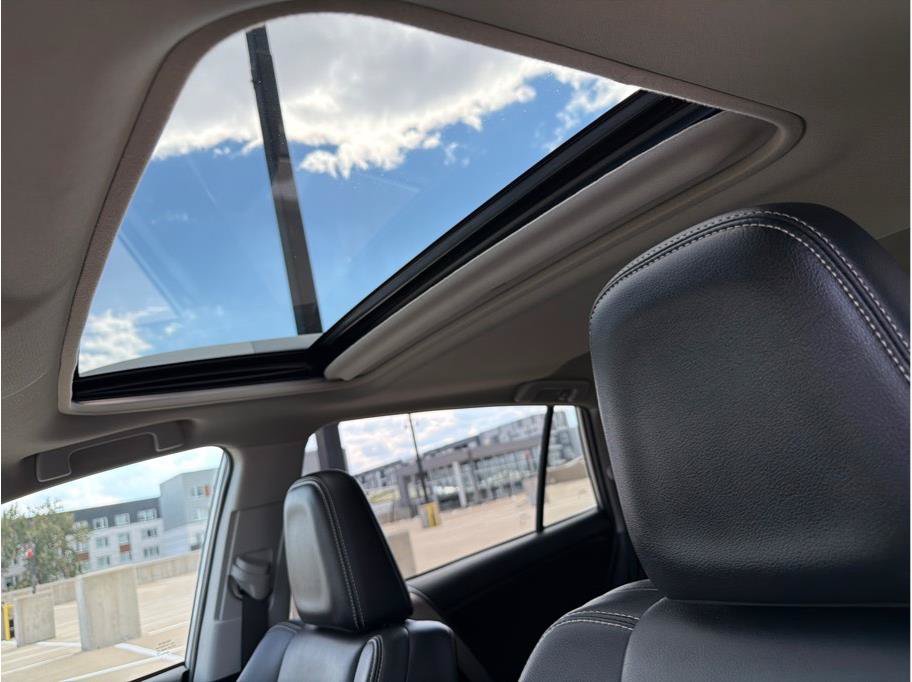 Used 2015 Toyota RAV4 Limited AWD/4WD image 27