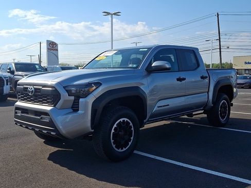 Certified 2024 Toyota Tacoma TRD Off-Road AWD/4WD image 3