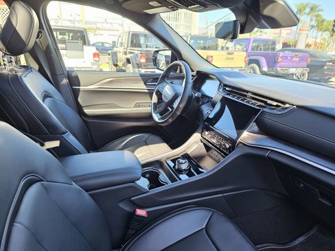 New 2025 Jeep Grand Cherokee Limited w/ Luxury Tech Group II image 27